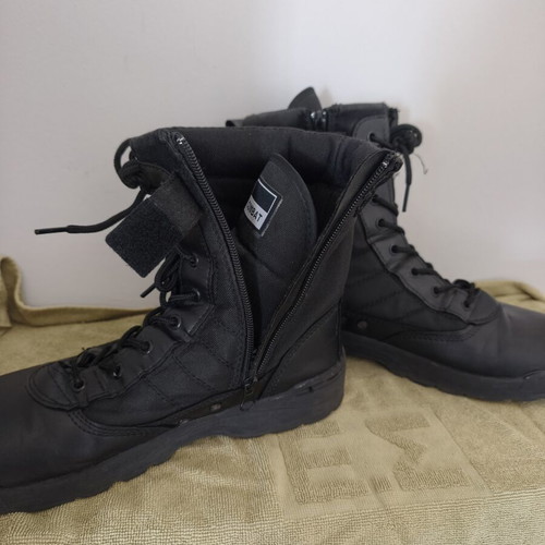 Military boots like new, lightweight with side zipper