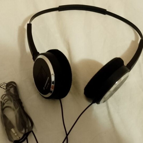 Sennheiser HP 02-100 headphones new, wired open type