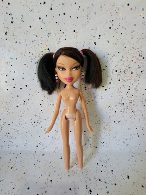 Bratz Oh La La Kumi original doll, nude with flaws