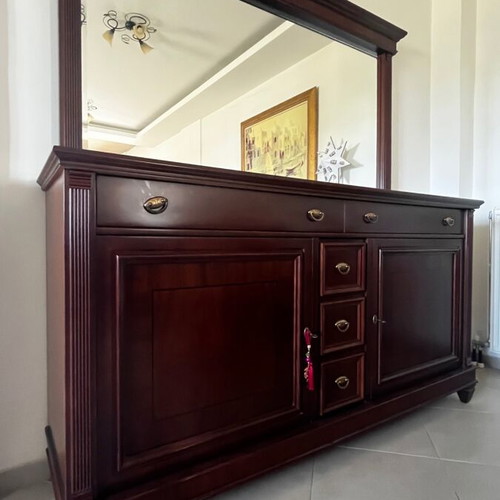Buffet with mirror like new