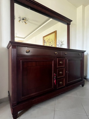 Buffet with mirror like new