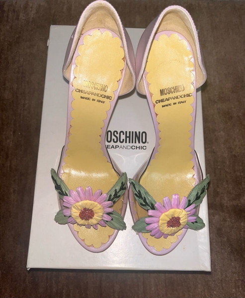 Moschino Cheap and Chic βινύλ και ψάθα / capreto λιλά. Νο 36