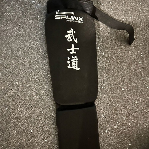 Sphinx kickboxing training shin guards medium like new