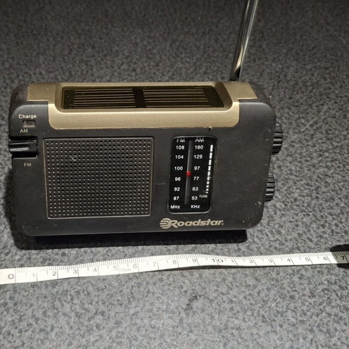 Roadstar TRA-500DS Portable Radio like new with Solar Panel and Crank