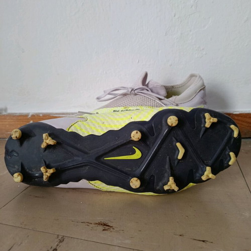 Nike Phantom GX Academy football shoes like new, size 41, white and green