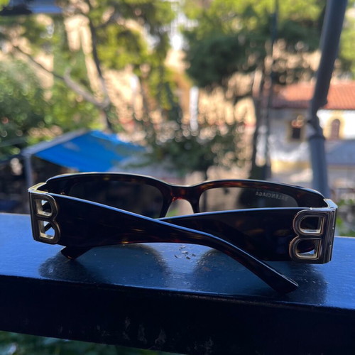 Balenciaga Limited Edition sunglasses like new with animal print