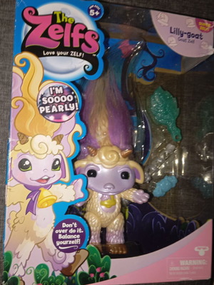 Zelf goat figure like new with accessories