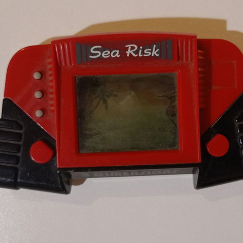 Vintage handheld game Sea Risk 3 dimensions model 727 used