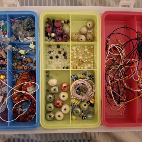 Craft box used with various beads