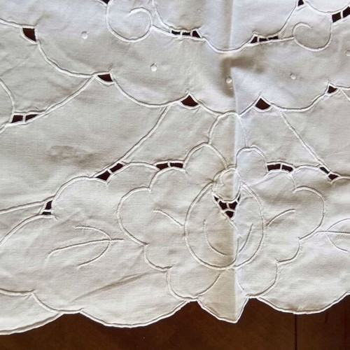 Vintage tablecloth 80x78 cm with Richelieu cutwork and floral relief embroidery