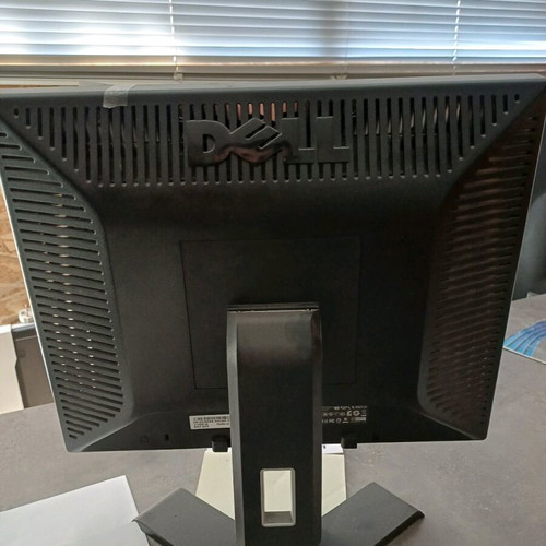Dell 17-inch LCD monitor used with 1440x900 resolution