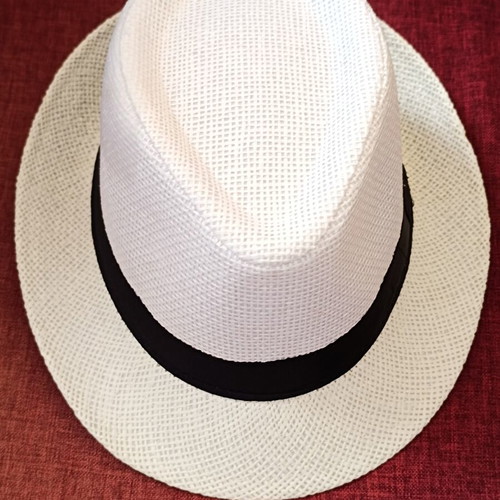 Hats colorful pack of 5 like new, size 58