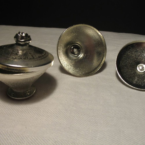 Pair of small metal jars like new