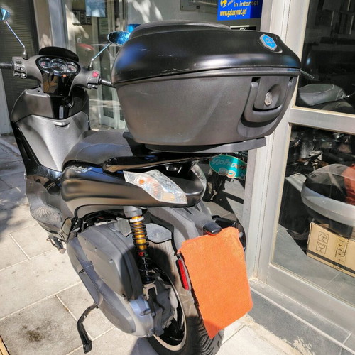 Piaggio Beverly 350 Police like new, with original top case and alarm