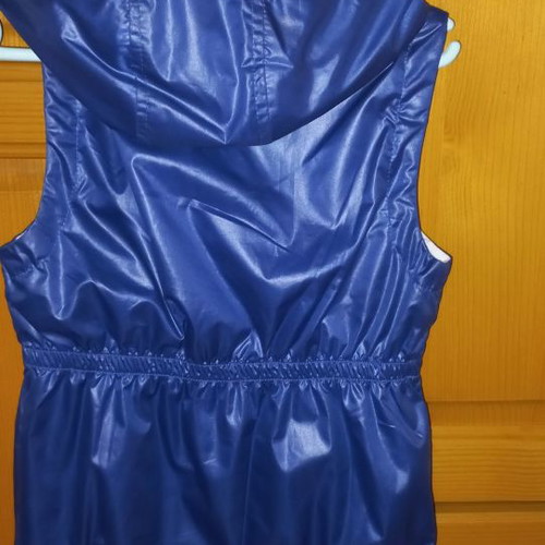 Mandarino sleeveless windbreaker used for 3-year-old girl blue