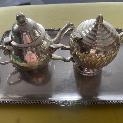 Silver-plated tray set with 2 decorative teapots and vanilla scented candles like new