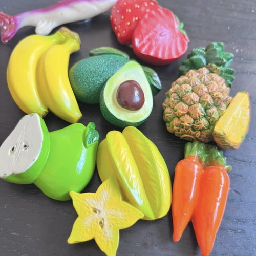 Fridge magnets like new, assorted fruit and vegetable shapes
