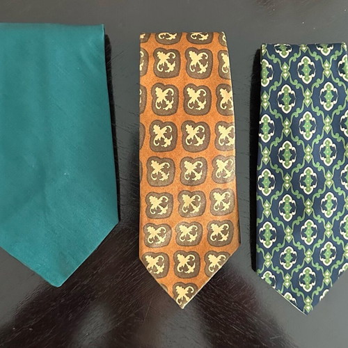 Set of 3 Men's Ties Like New, Classic & Elegant