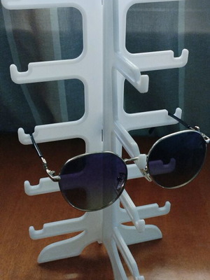 Organizer for Sunglasses like new, white plastic