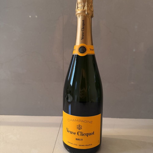 Veuve Clicquot Brut Champagne new
