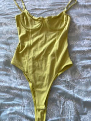 Milkwhite small body like new, yellow, size S