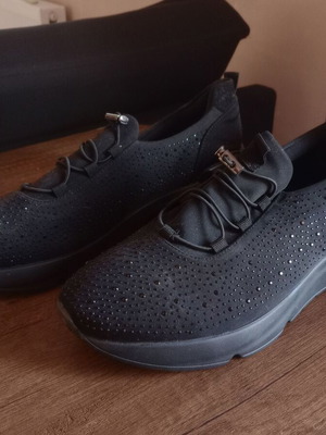 Women's athletic shoes new, size 44, black