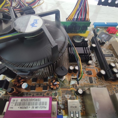 Asus Motherboard P5VD2-VM like new with Intel Dual E2140 1.60GHz and 1GB Ram DDR2