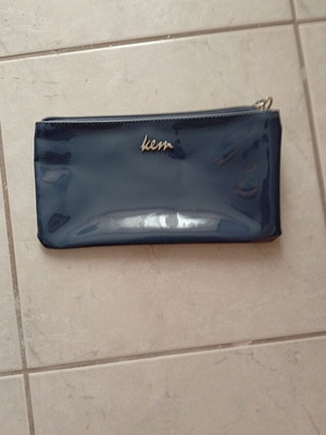 Kem bag wallet unused, shiny gray