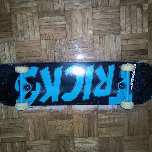 Tricks skateboard like new