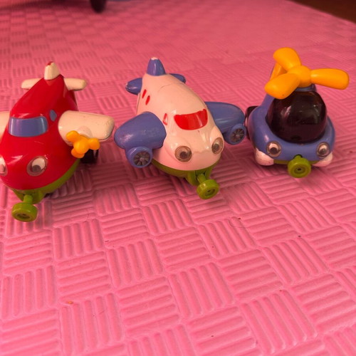 Magnetic toy airplanes used, set of 3 pieces
