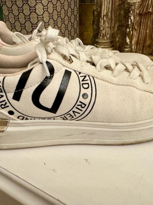 Αθλητικά γυναικεία παπούτσια μεταχειρισμένα, μέγεθος 42, άσπρα