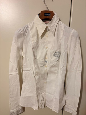 Guru shirt white like new, size S
