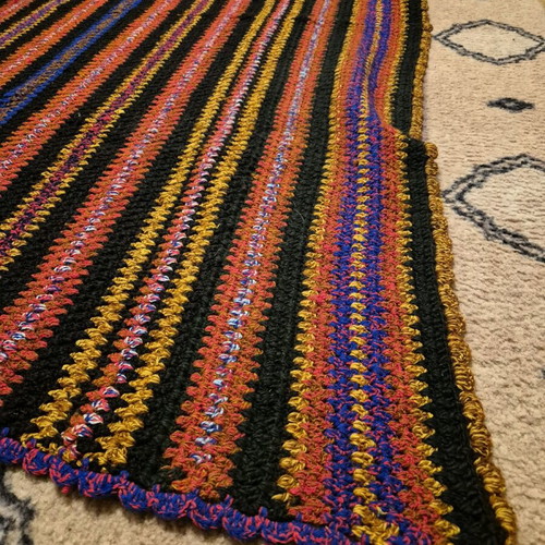 Woolen handmade blanket like new, knitted woven