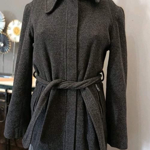 Tresor Short Grey Coat Like New With Belt