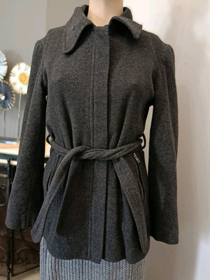 Tresor Short Grey Coat Like New With Belt