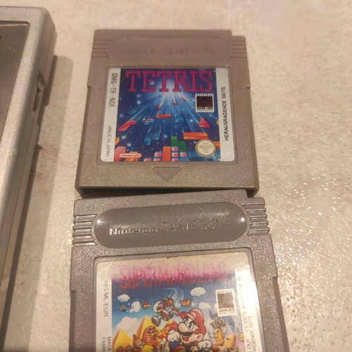 Gameboy Pocket functional with 2 games and horizontal line on screen