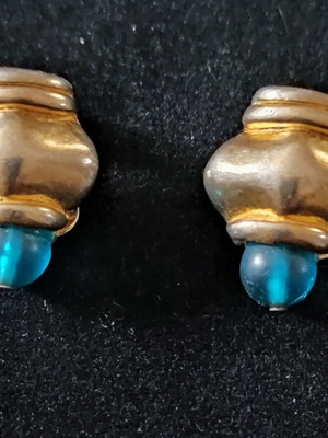 Vintage clip-on earrings gold tone with blue-green stone like new
