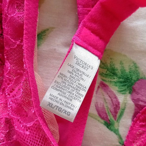 Victoria's Secret set XL fuchsia with full coverage bra 38D and garters