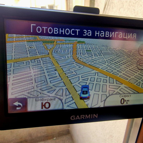 Garmin Nuvi 50 GPS navigation 5" like new with lifetime maps and 16GB SD card