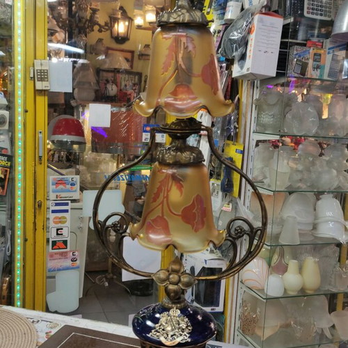 Antique Table Lamp like new, made of bronze
