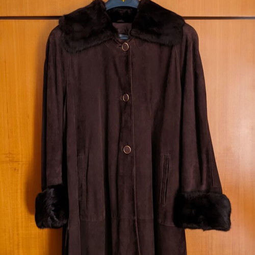 Leather coat with natural fur like new, Italian suede, fur collar and cuffs