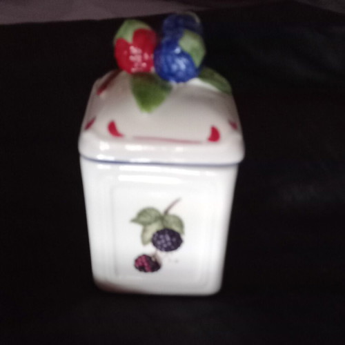 Porcelain box Villeroy and Bosch like new
