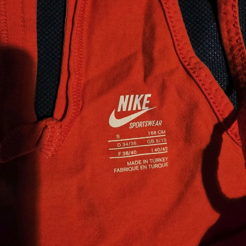 Nike sports top coral like new, elastic