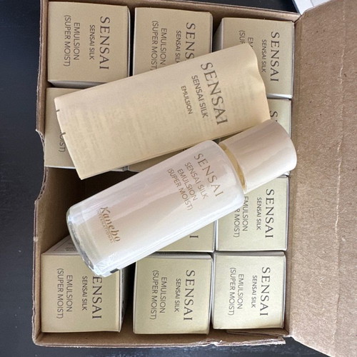 Sensai Silk Emulsion Super Moist 12 pieces new, sample size