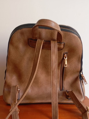 Backpack brown with double zipper like new