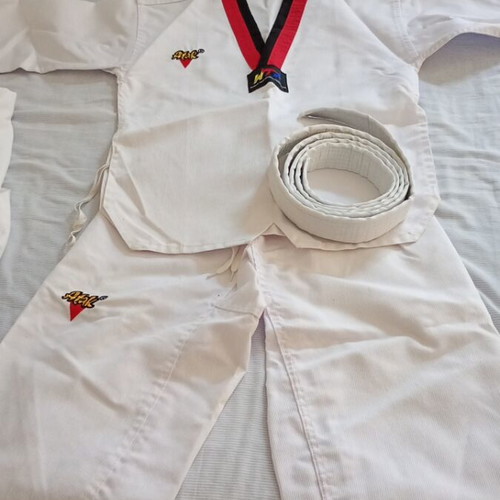 Taekwondo uniform white with belt, like new, up to 120cm