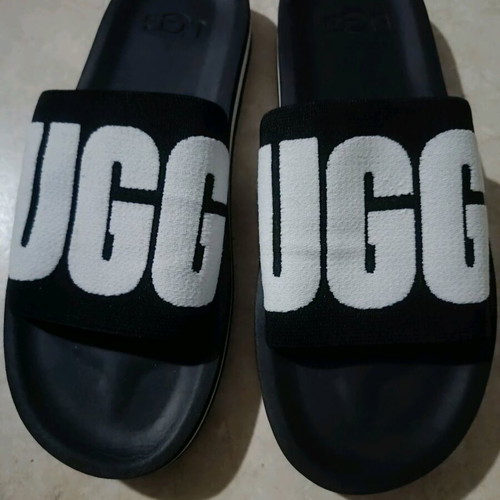 Ugg unisex slippers like new, size 42, black