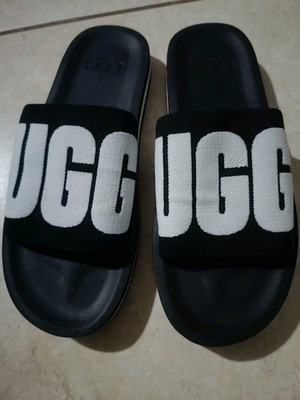Ugg unisex slippers like new, size 42, black