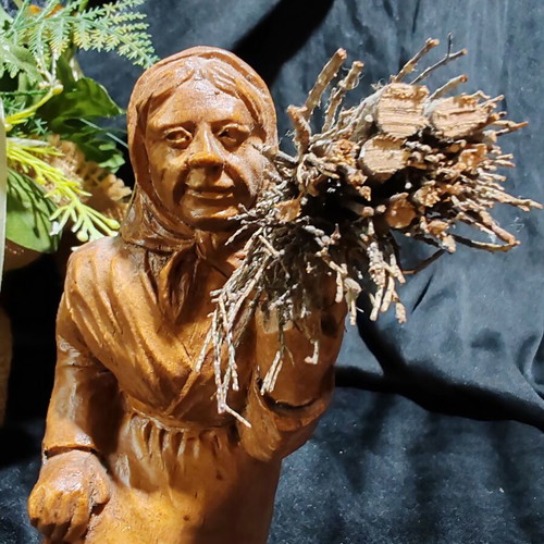 German vintage woodcarving 'Grandmother with sticks' Black Forest art (16 cm)