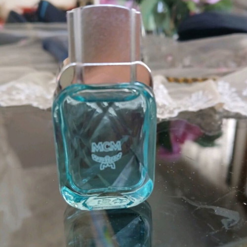 Vintage Miniature Perfume Collection like new, 6 authentic pieces